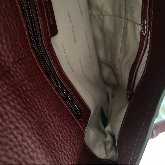 Michael Kors Evie leather medium shoulder bag with flap in Burgundy EC - Picture 11 of 12